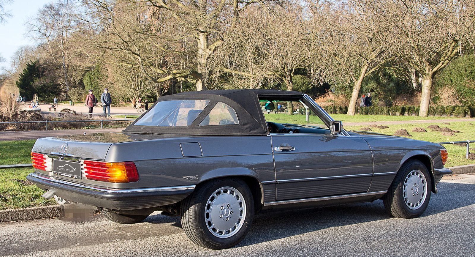 Mercedes-Benz 560 SL sehr guter Zustand foto 6