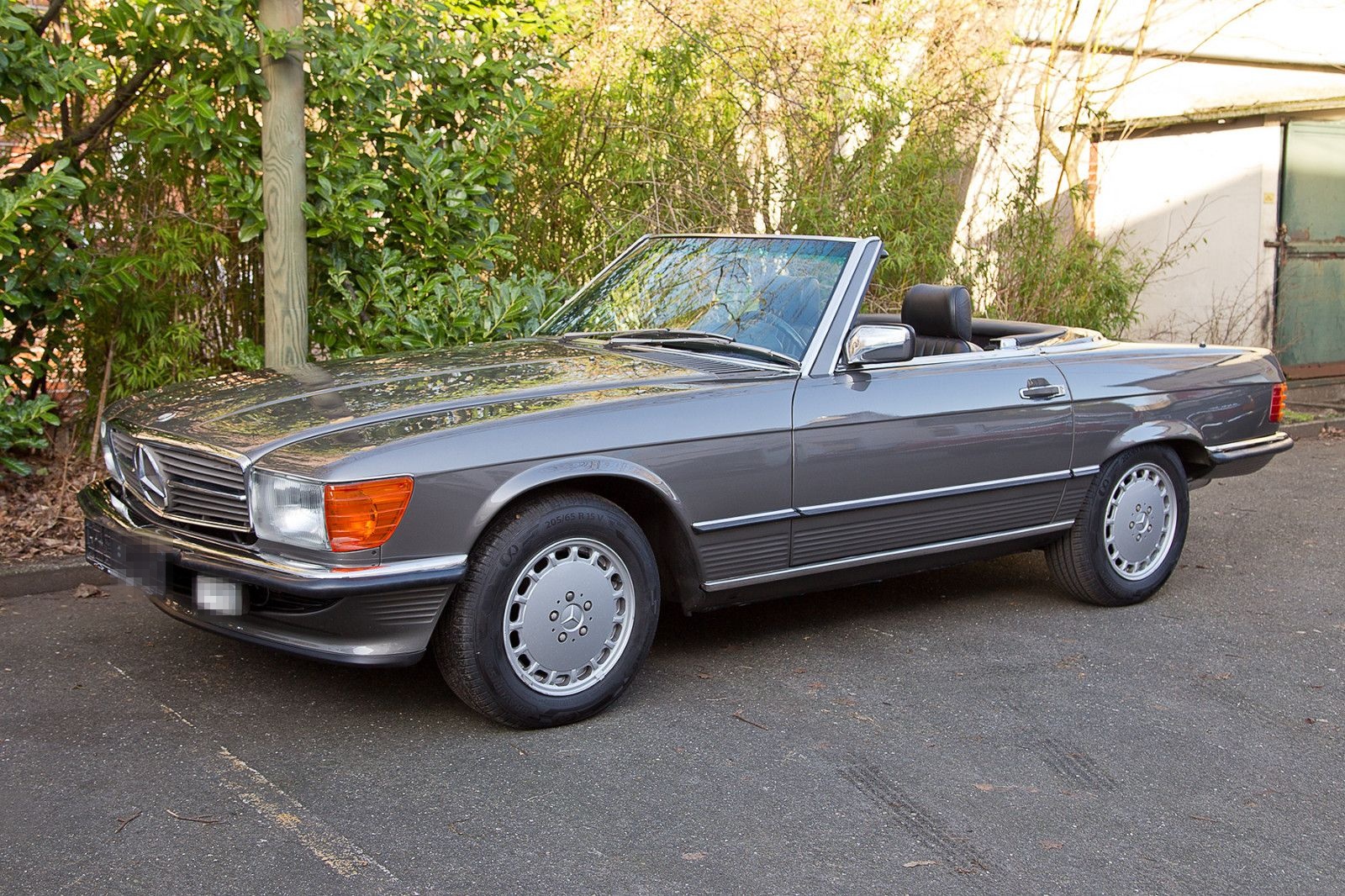 Mercedes-Benz 560 SL sehr guter Zustand foto 8