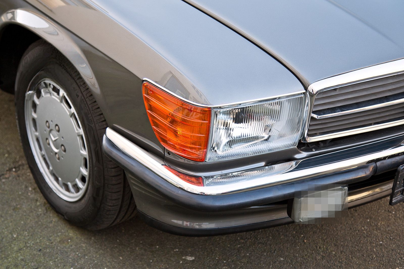 Mercedes-Benz 560 SL sehr guter Zustand foto 9