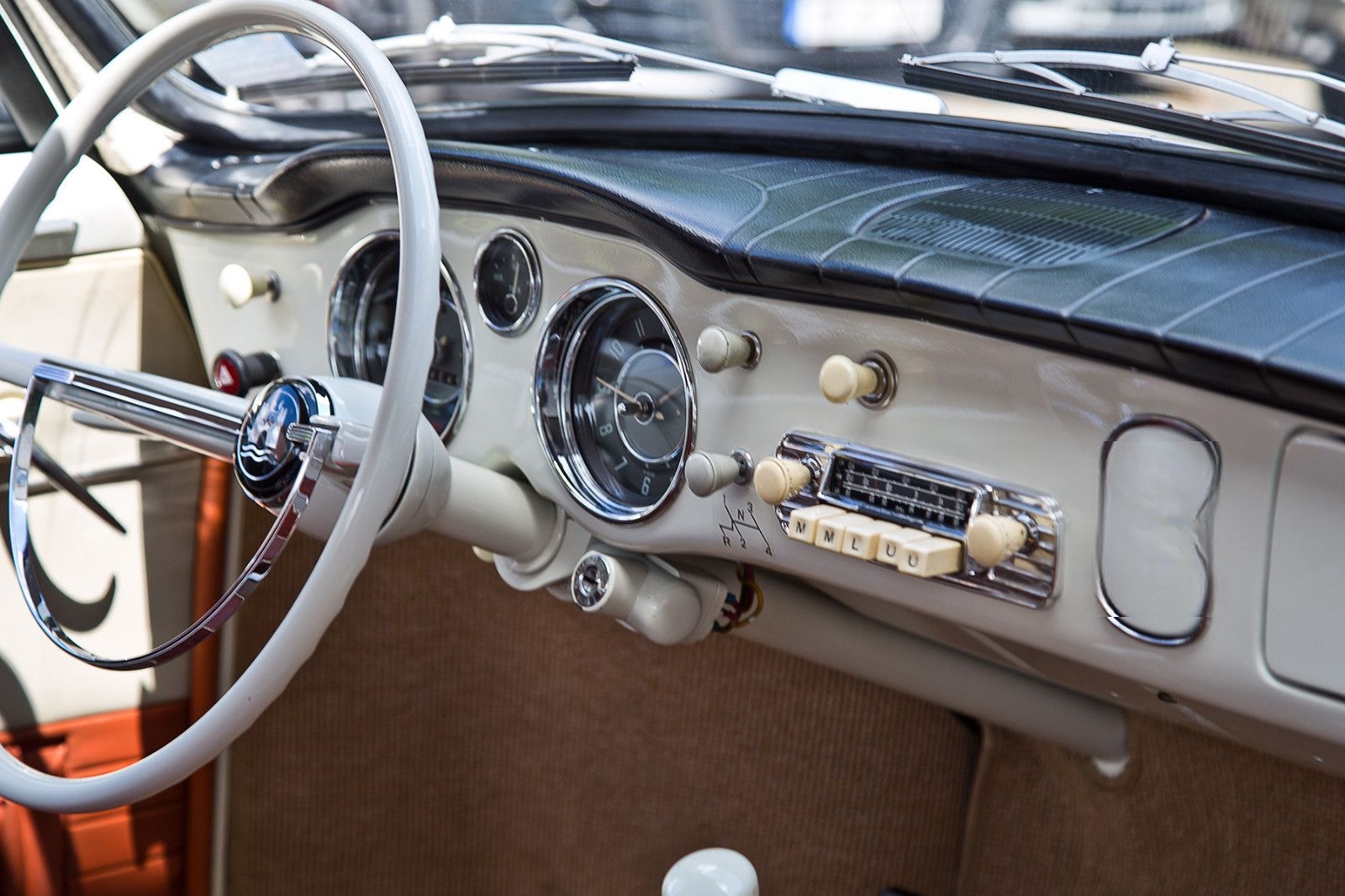 Volkswagen Karmann Ghia foto 17