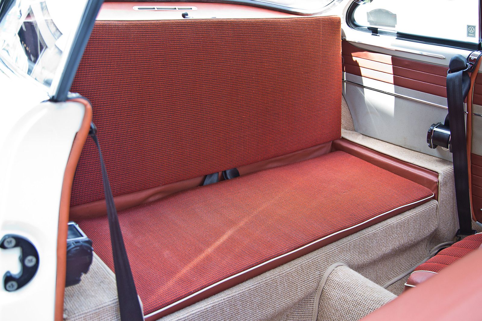 Volkswagen Karmann Ghia foto 21