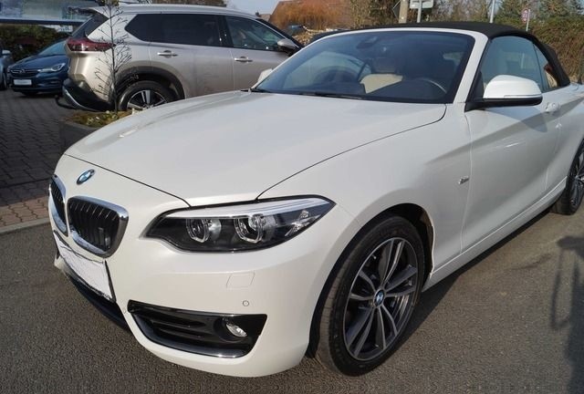 BMW 220 i Navi-LED-Leder-Kamera-Verkehrsz.-WR-Sitzh. foto 3