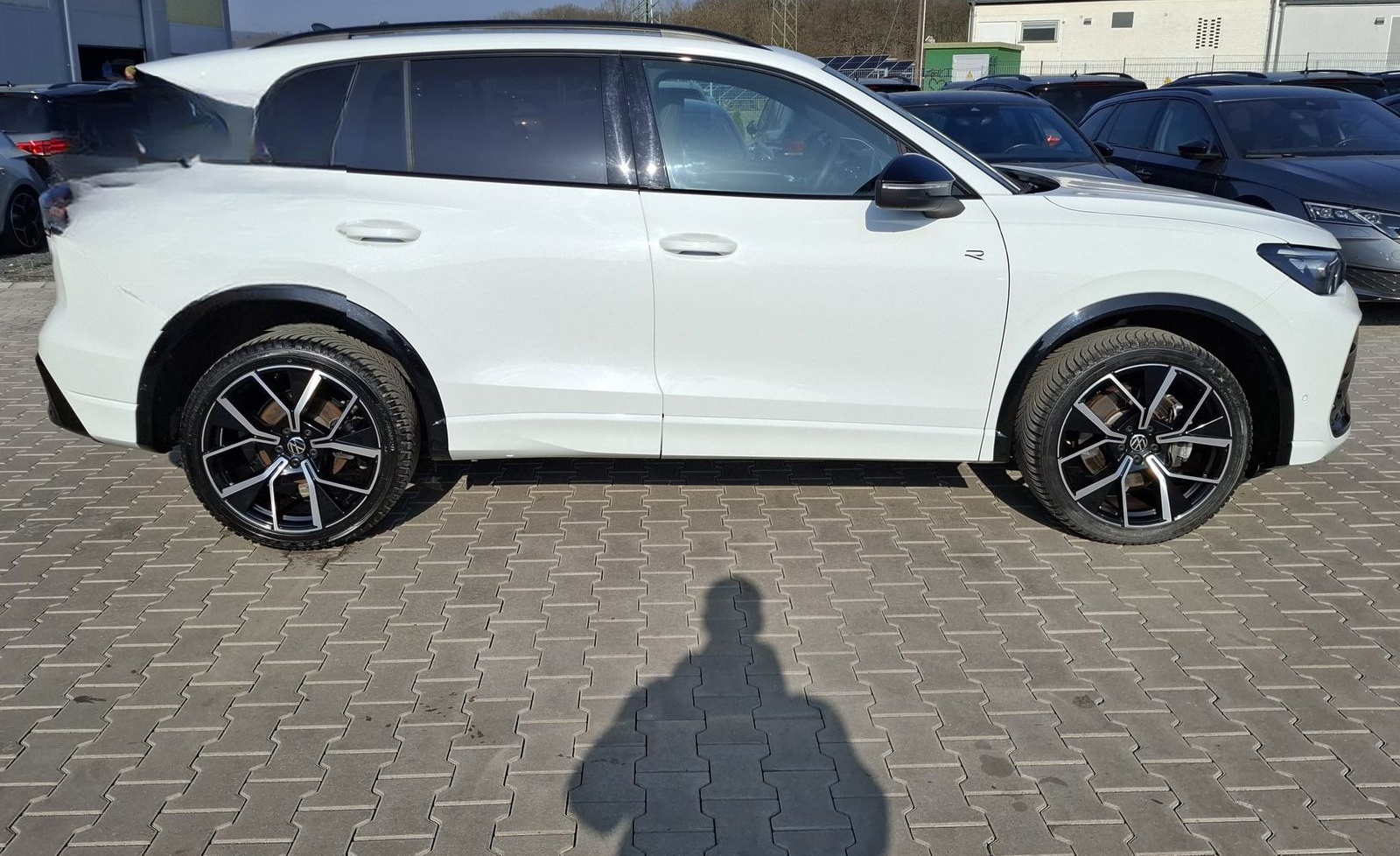 Volkswagen Tiguan 2.0 TDI 4M R-Line PANO*H&K*AHK*MATRIX*20" foto 2