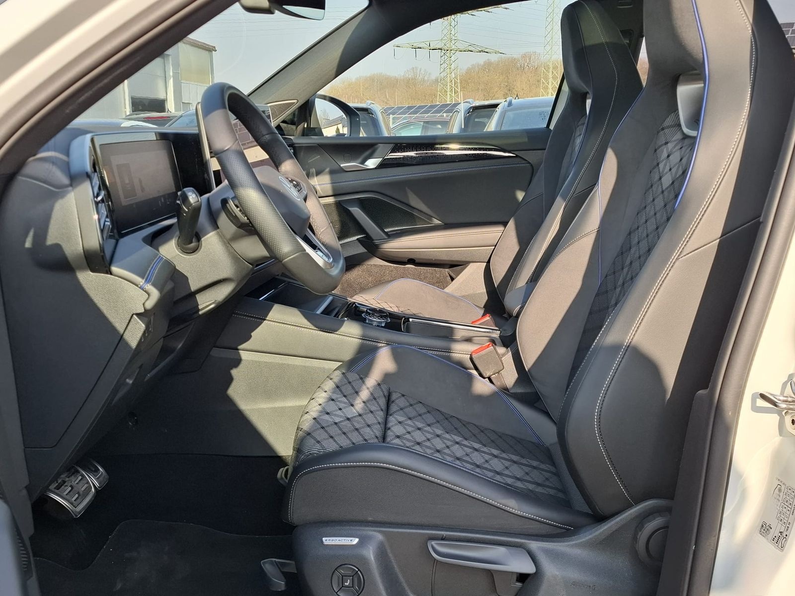 Volkswagen Tiguan 2.0 TDI 4M R-Line PANO*H&K*AHK*MATRIX*20" foto 12