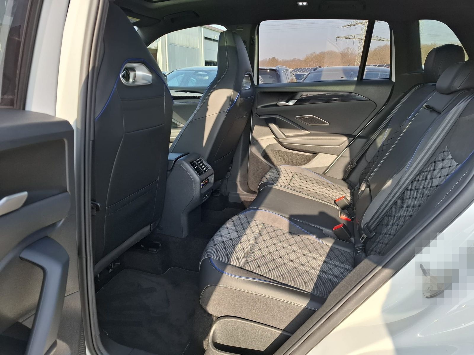 Volkswagen Tiguan 2.0 TDI 4M R-Line PANO*H&K*AHK*MATRIX*20" foto 13