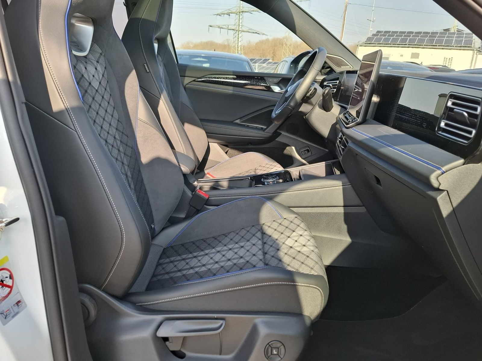Volkswagen Tiguan 2.0 TDI 4M R-Line PANO*H&K*AHK*MATRIX*20" foto 17