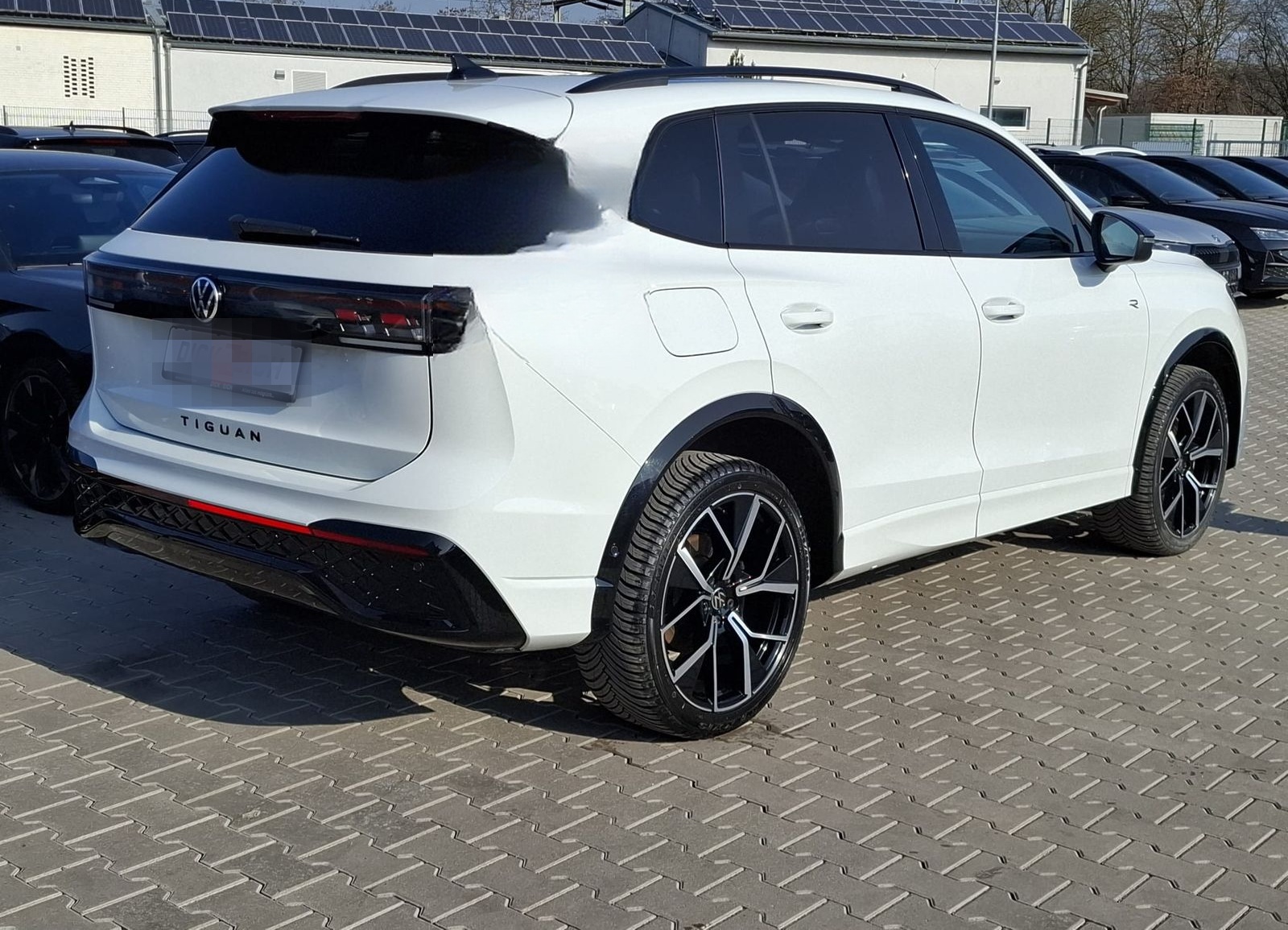 Volkswagen Tiguan 2.0 TDI 4M R-Line PANO*H&K*AHK*MATRIX*20" foto 3