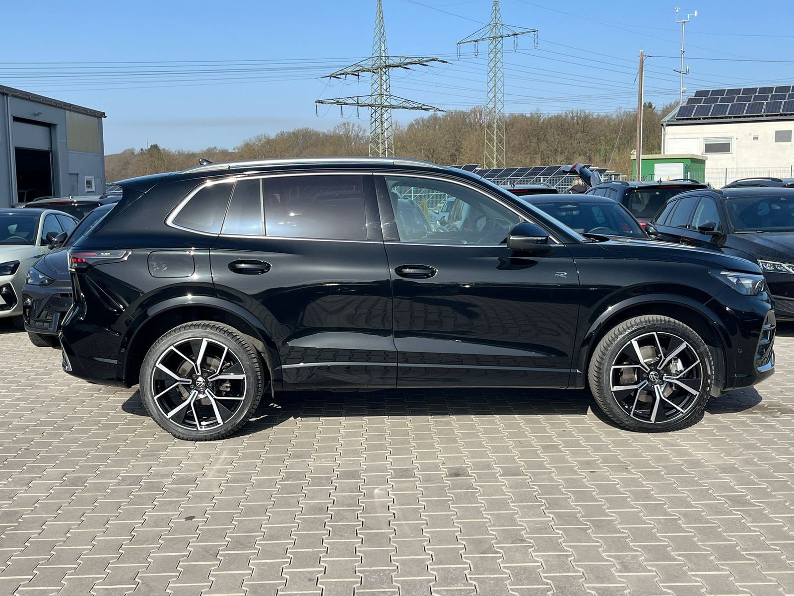 Volkswagen Tiguan 2.0 TDI 4M R-Line PANO*H&K*AHK*MATRIX*20" foto 2