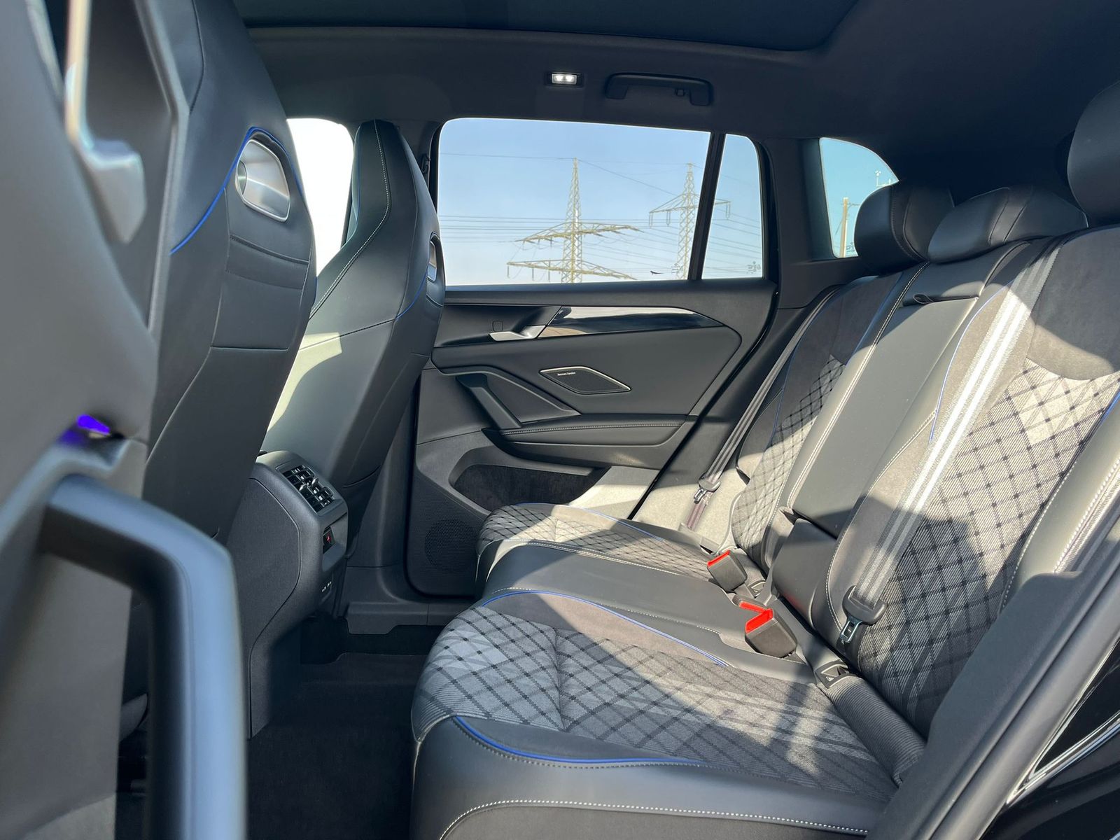 Volkswagen Tiguan 2.0 TDI 4M R-Line PANO*H&K*AHK*MATRIX*20" foto 13