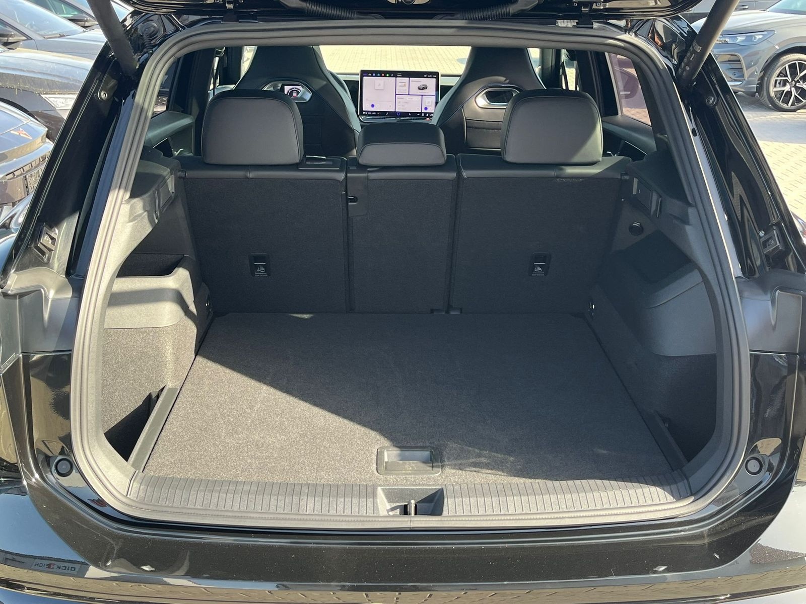 Volkswagen Tiguan 2.0 TDI 4M R-Line PANO*H&K*AHK*MATRIX*20" foto 14