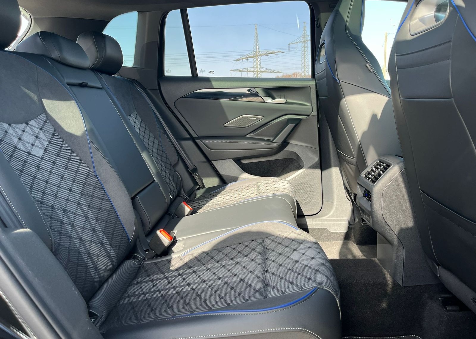 Volkswagen Tiguan 2.0 TDI 4M R-Line PANO*H&K*AHK*MATRIX*20" foto 16