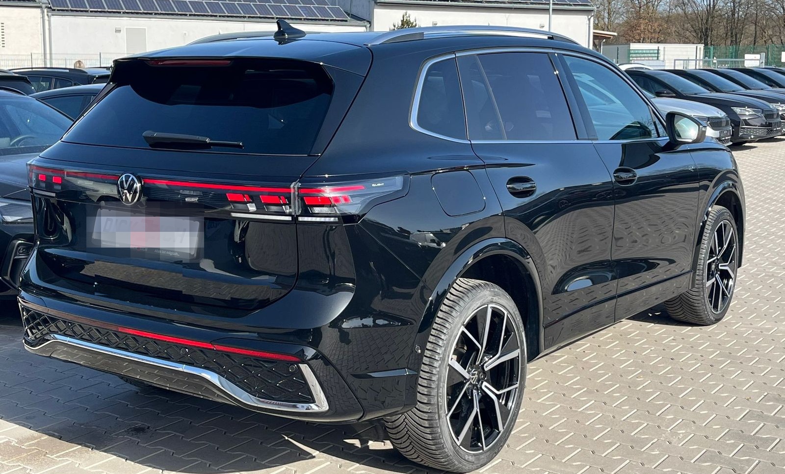 Volkswagen Tiguan 2.0 TDI 4M R-Line PANO*H&K*AHK*MATRIX*20" foto 3
