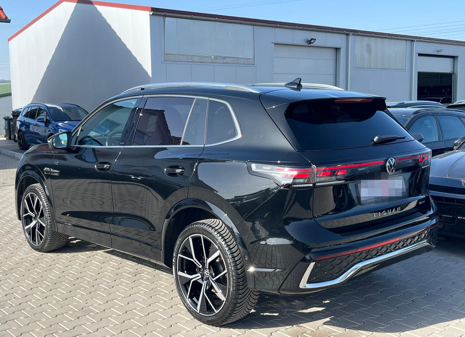 Volkswagen Tiguan 2.0 TDI 4M R-Line PANO*H&K*AHK*MATRIX*20" foto 5