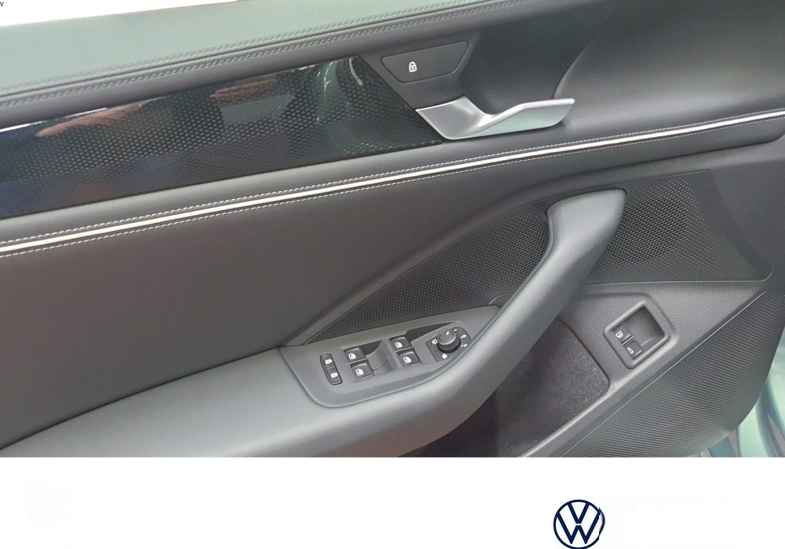 Volkswagen Passat Variant  Business 1.5 eHybrid  DSG MATRIX foto 15