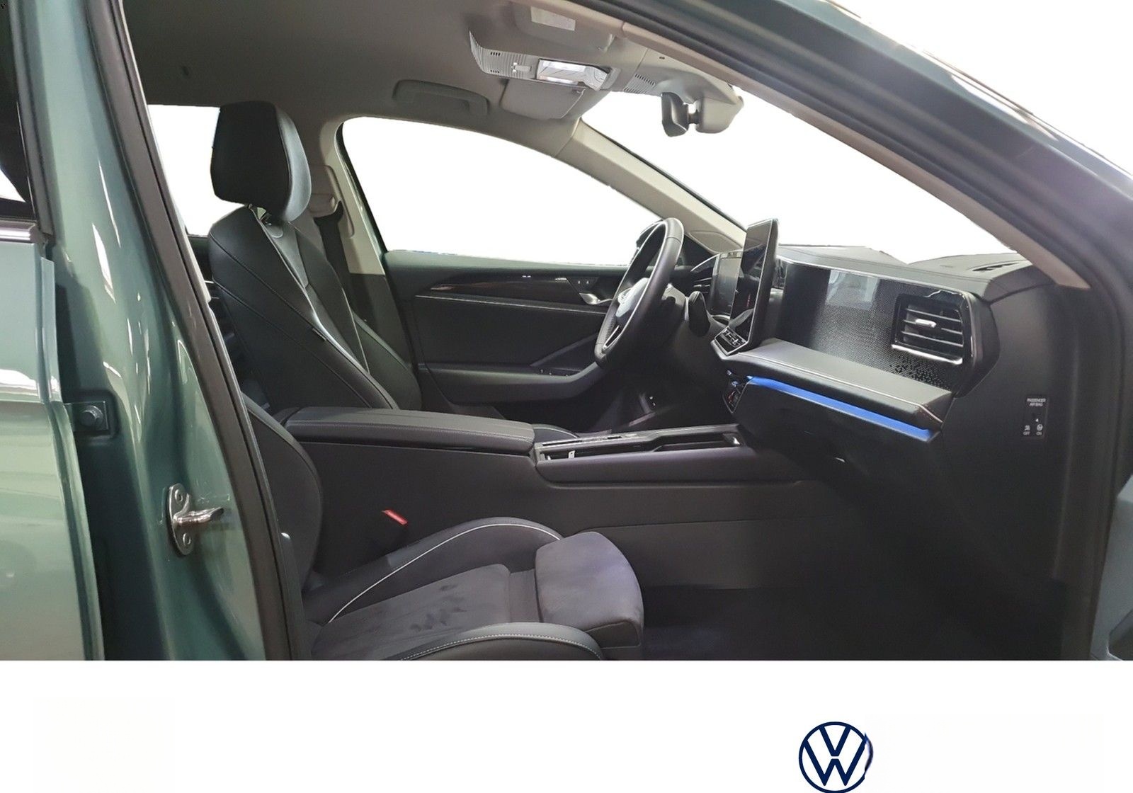 Volkswagen Passat Variant  Business 1.5 eHybrid  DSG MATRIX foto 8