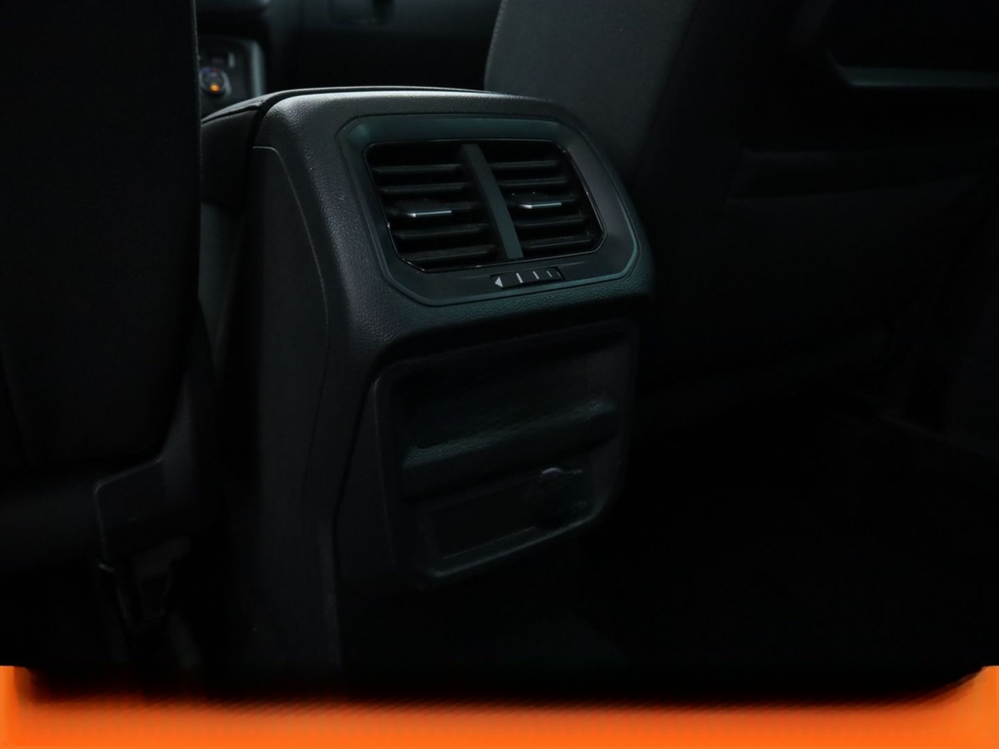 Volkswagen Tiguan 1.5 TSI ACT Highline BlueMotion Aut.*LED* foto 33