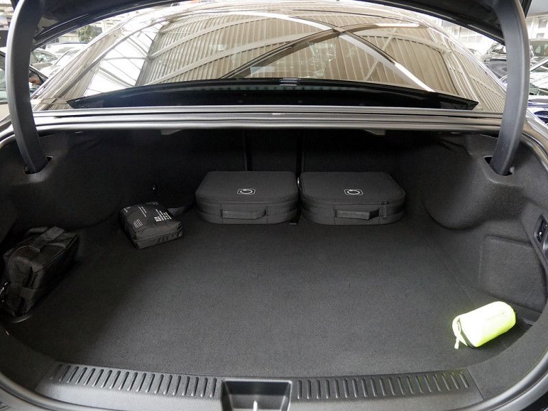 Mercedes-Benz E 300 de Limo EQ Hybrid Technologie // AMG BURM foto 12