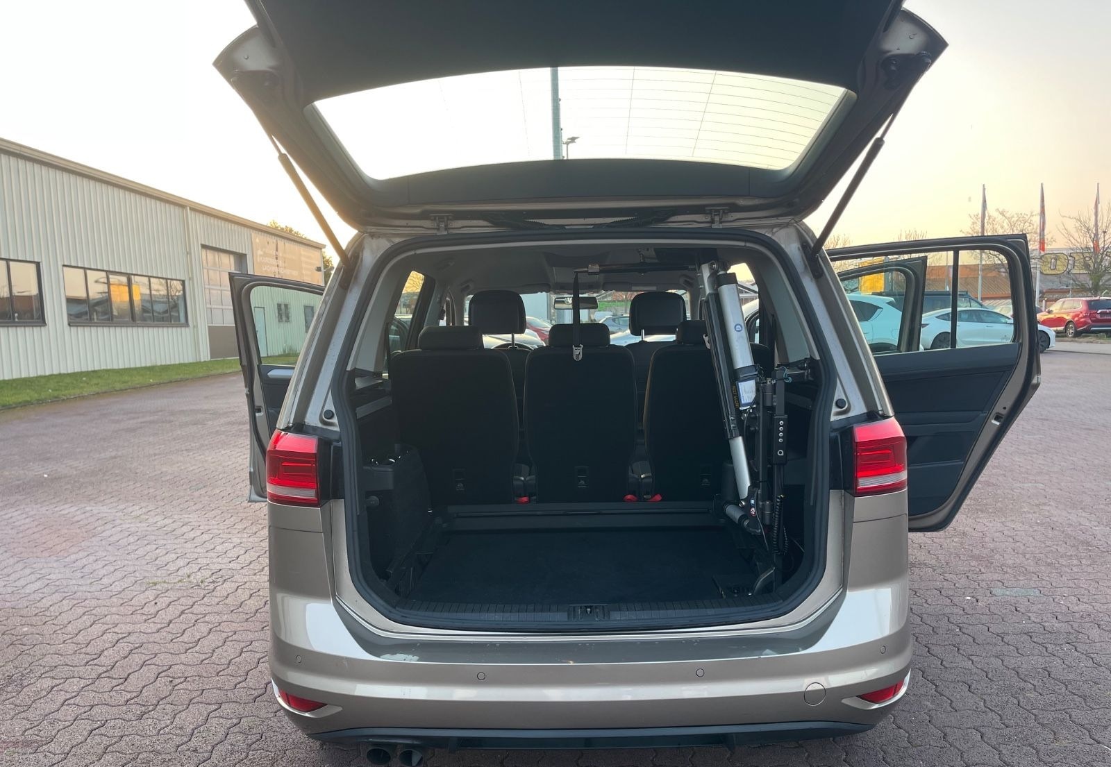 Volkswagen Touran Rollstuhllift Comfortline foto 22