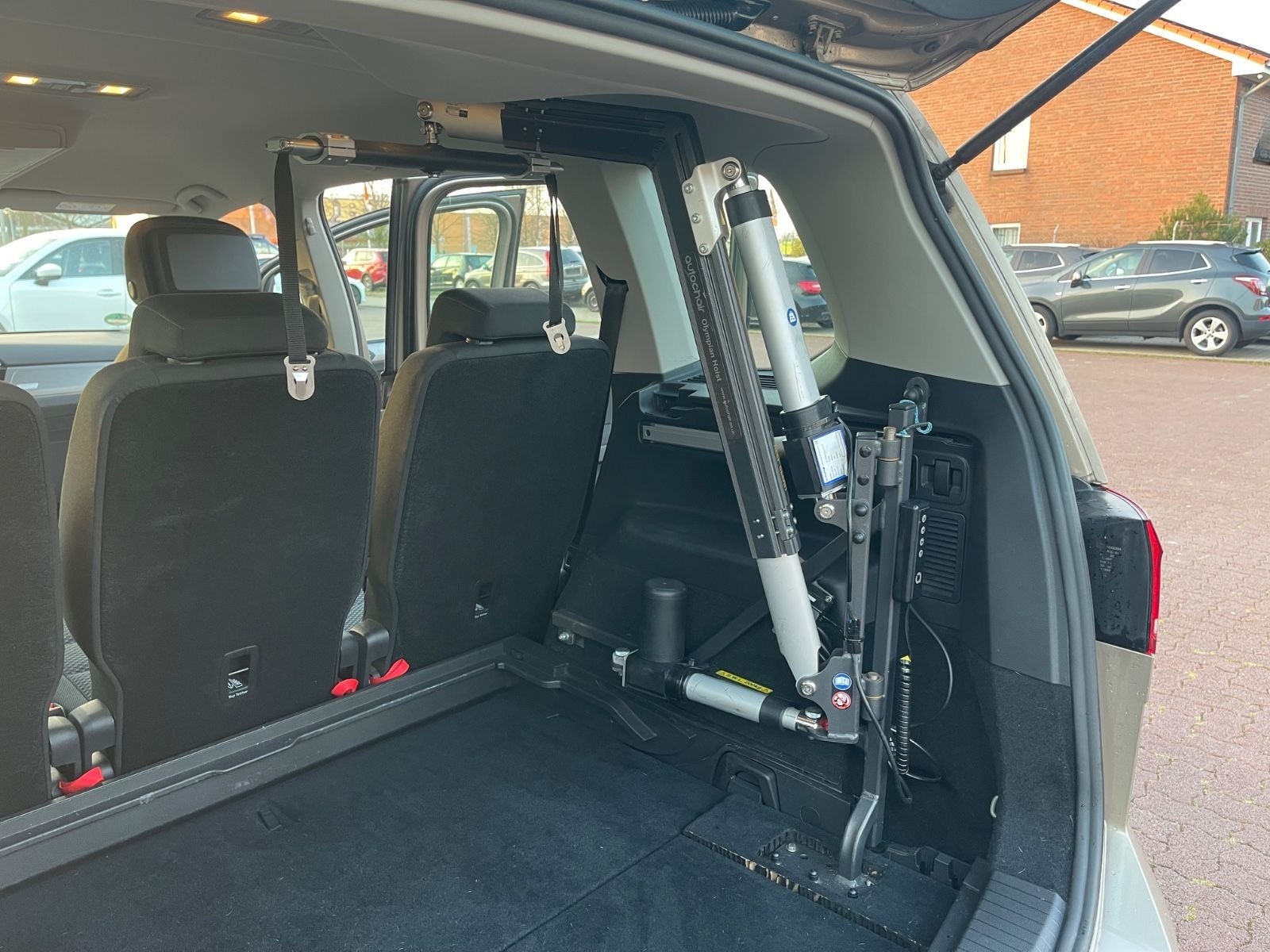 Volkswagen Touran Rollstuhllift Comfortline foto 23