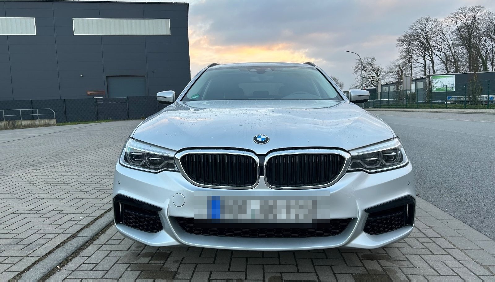 BMW 530d xDrive TÜV NEU / SHZ / Tempomat / PDC  foto 4