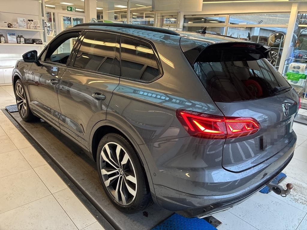 Volkswagen Touareg 3.0 TDI V6 4M R-LINE BLACK +AHK +PANO +I foto 4