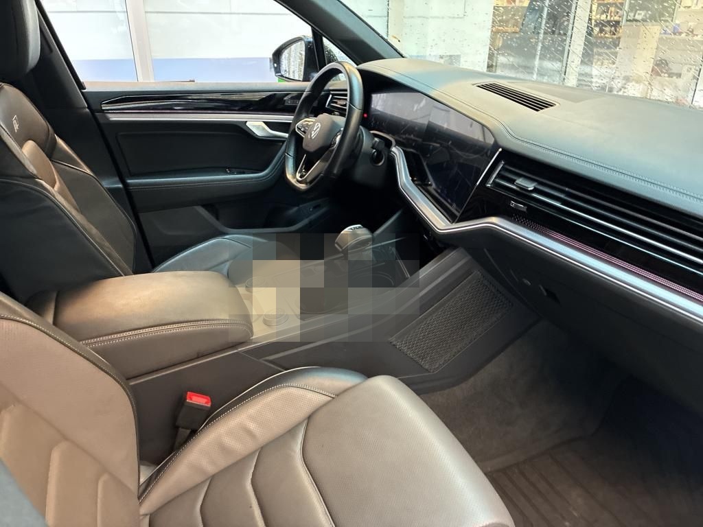 Volkswagen Touareg 3.0 TDI V6 4M R-LINE BLACK +AHK +PANO +I foto 7