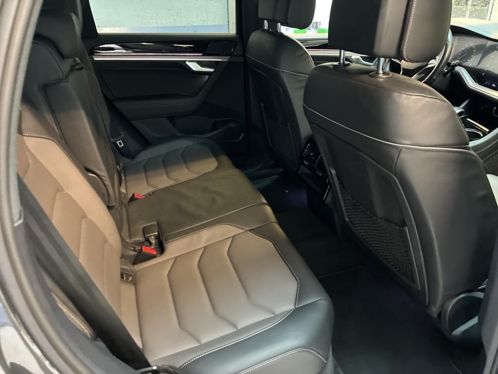 Volkswagen Touareg 3.0 TDI V6 4M R-LINE BLACK +AHK +PANO +I foto 8