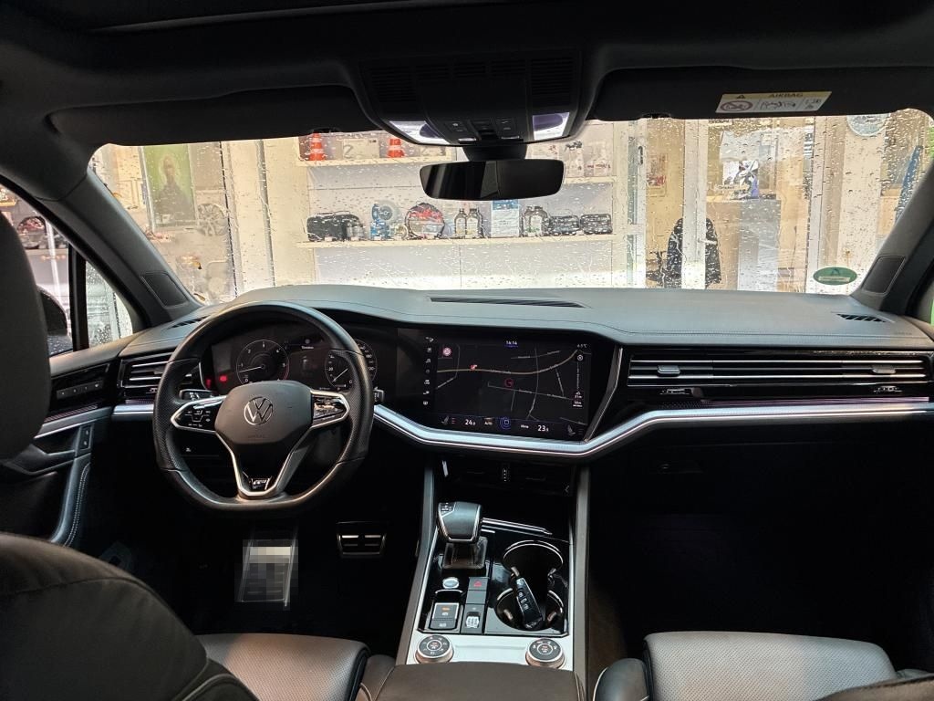 Volkswagen Touareg 3.0 TDI V6 4M R-LINE BLACK +AHK +PANO +I foto 9