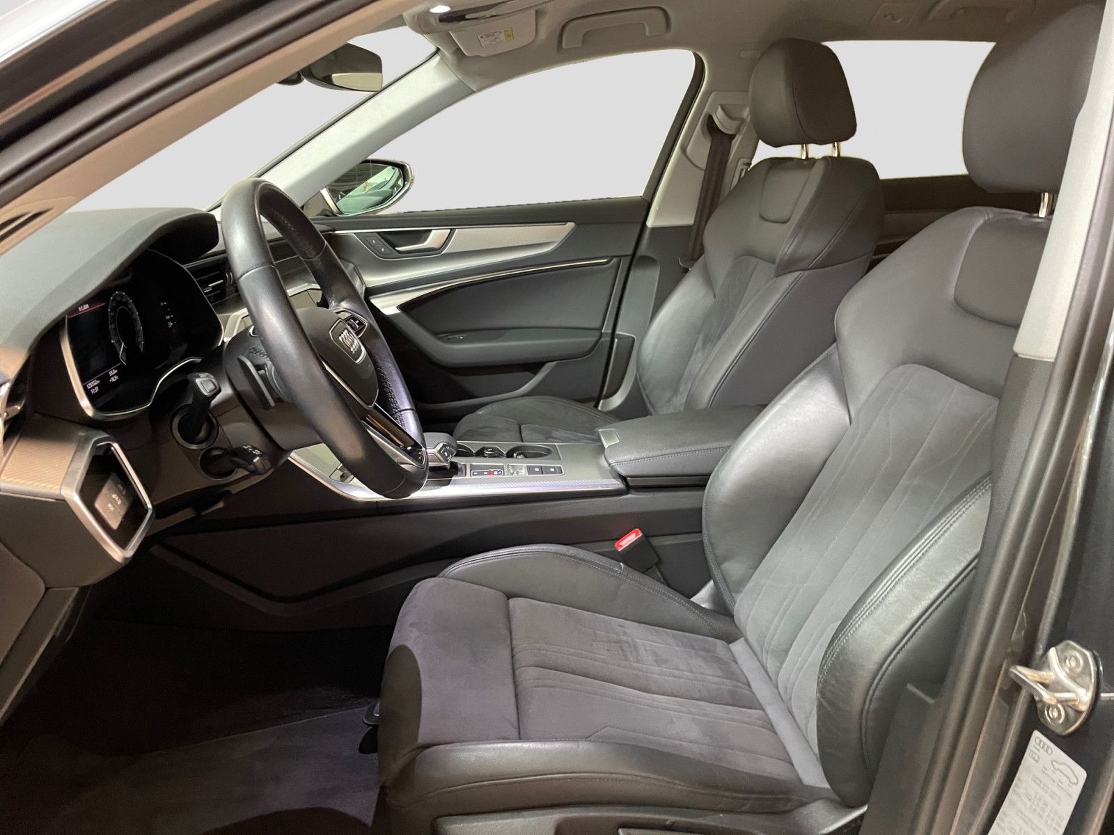 Audi A6 Avant 50TFSIe quattro S-trc S-line Matrix AHK foto 10