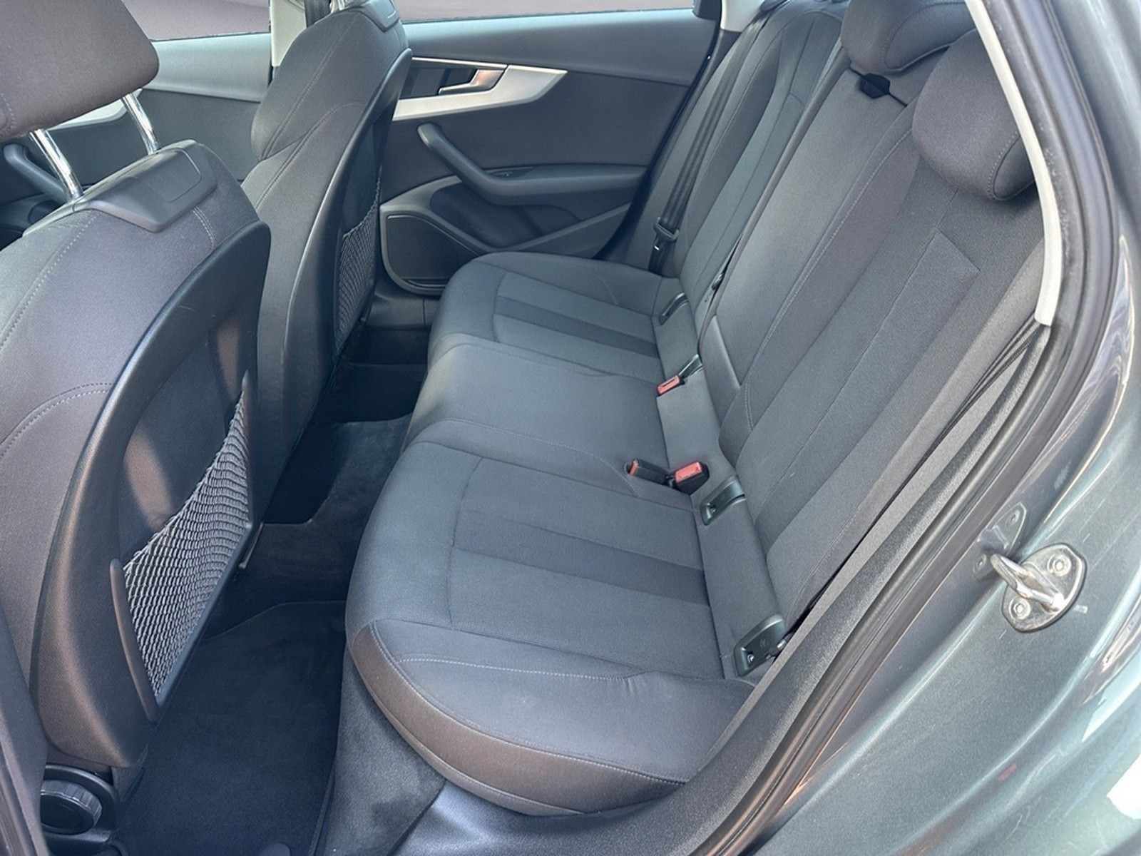 Audi A4 Limousine 2.0 TFSI quattro foto 9