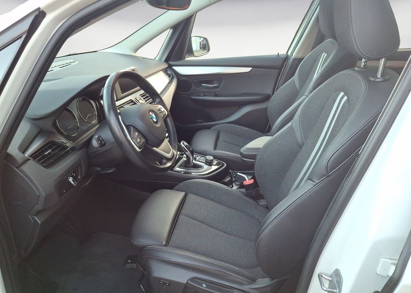 BMW 220i Gran Tourer Steptronic Advantage Panorama foto 8