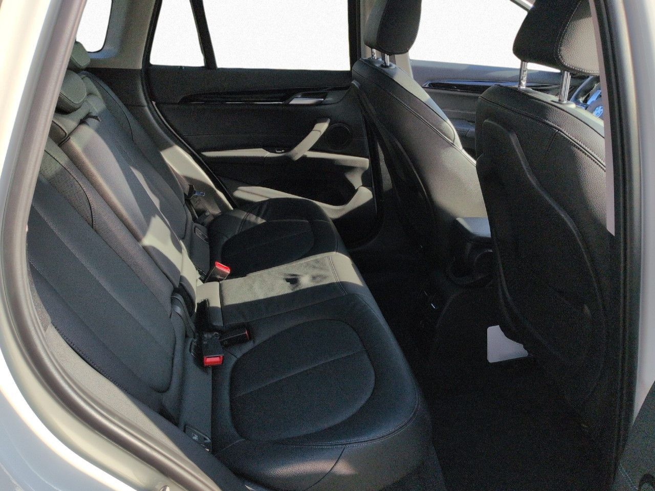 BMW X1 xD 25e SPORT Nav+ AdLED DA+ Pano HUD Kam 18" foto 12