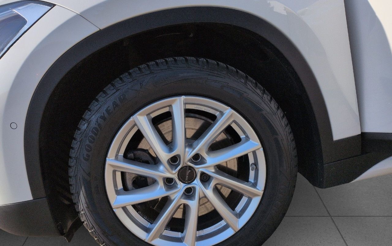 BMW X1 xD 25e SPORT Nav+ AdLED DA+ Pano HUD Kam 18" foto 16