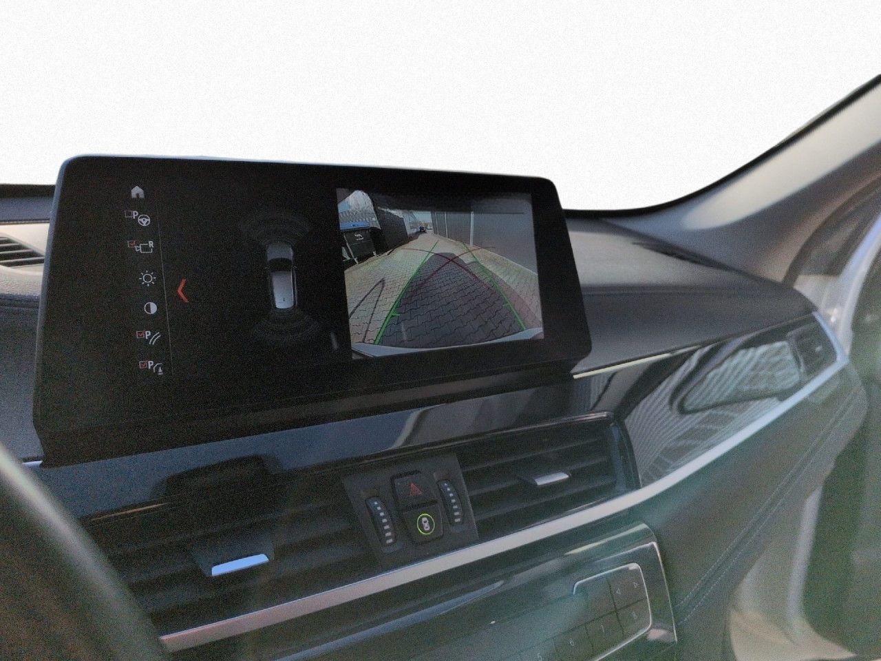 BMW X1 xD 25e SPORT Nav+ AdLED DA+ Pano HUD Kam 18" foto 18