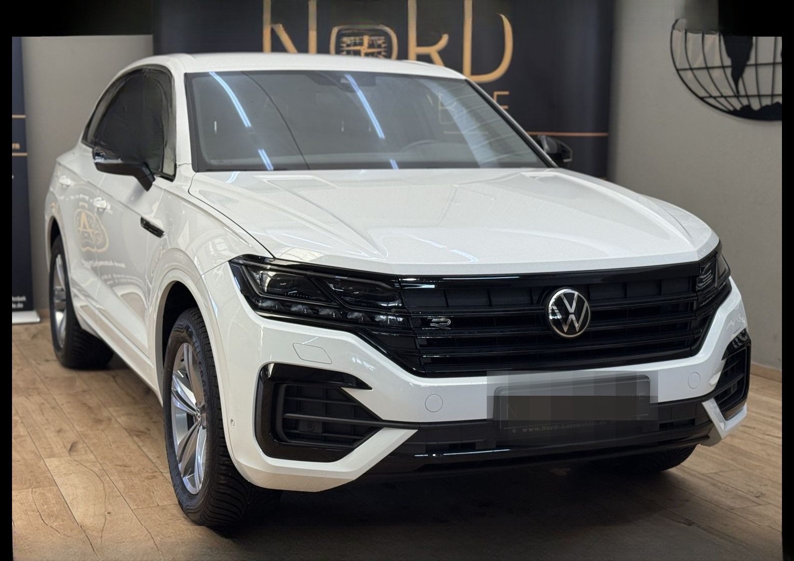 Volkswagen Touareg  3.0 TDI R-Line Black Style AHK/Matrix foto 2