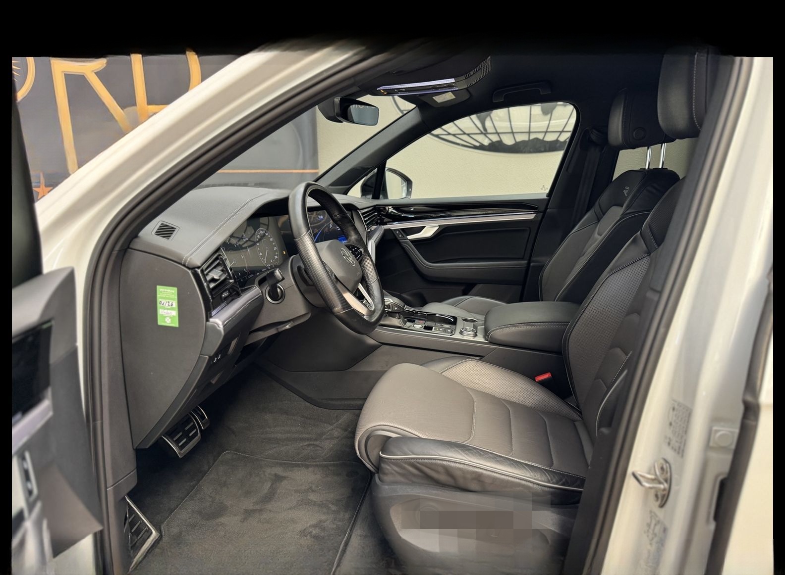 Volkswagen Touareg  3.0 TDI R-Line Black Style AHK/Matrix foto 14
