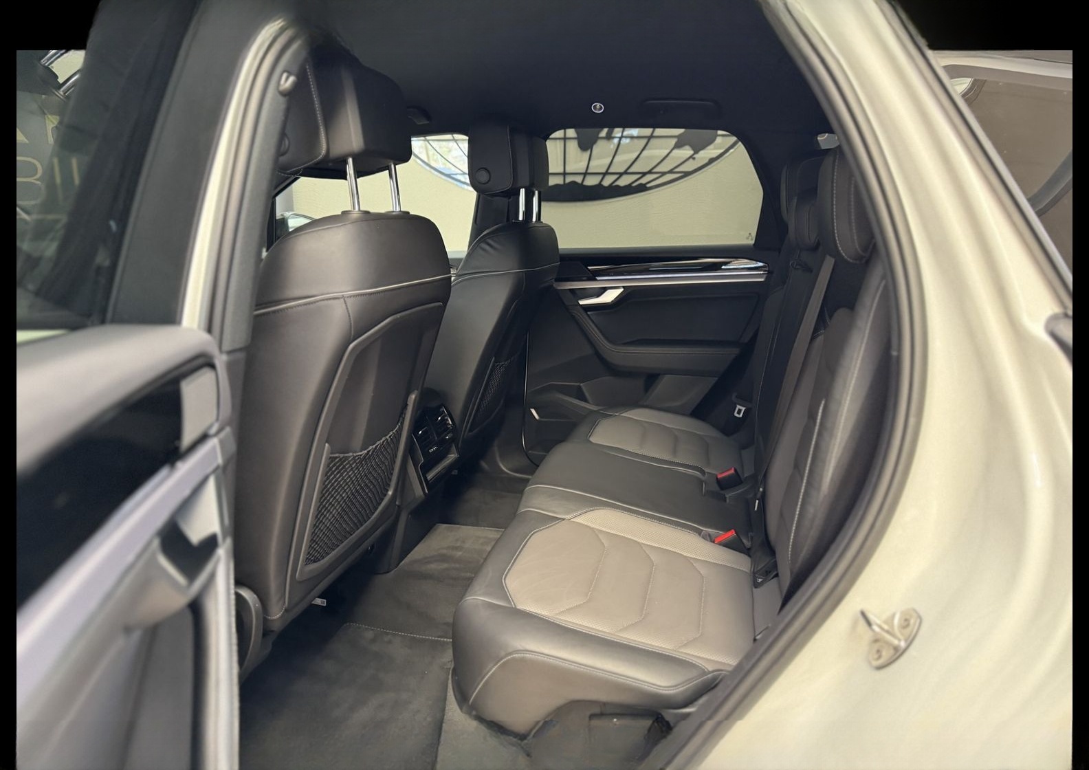 Volkswagen Touareg  3.0 TDI R-Line Black Style AHK/Matrix foto 15