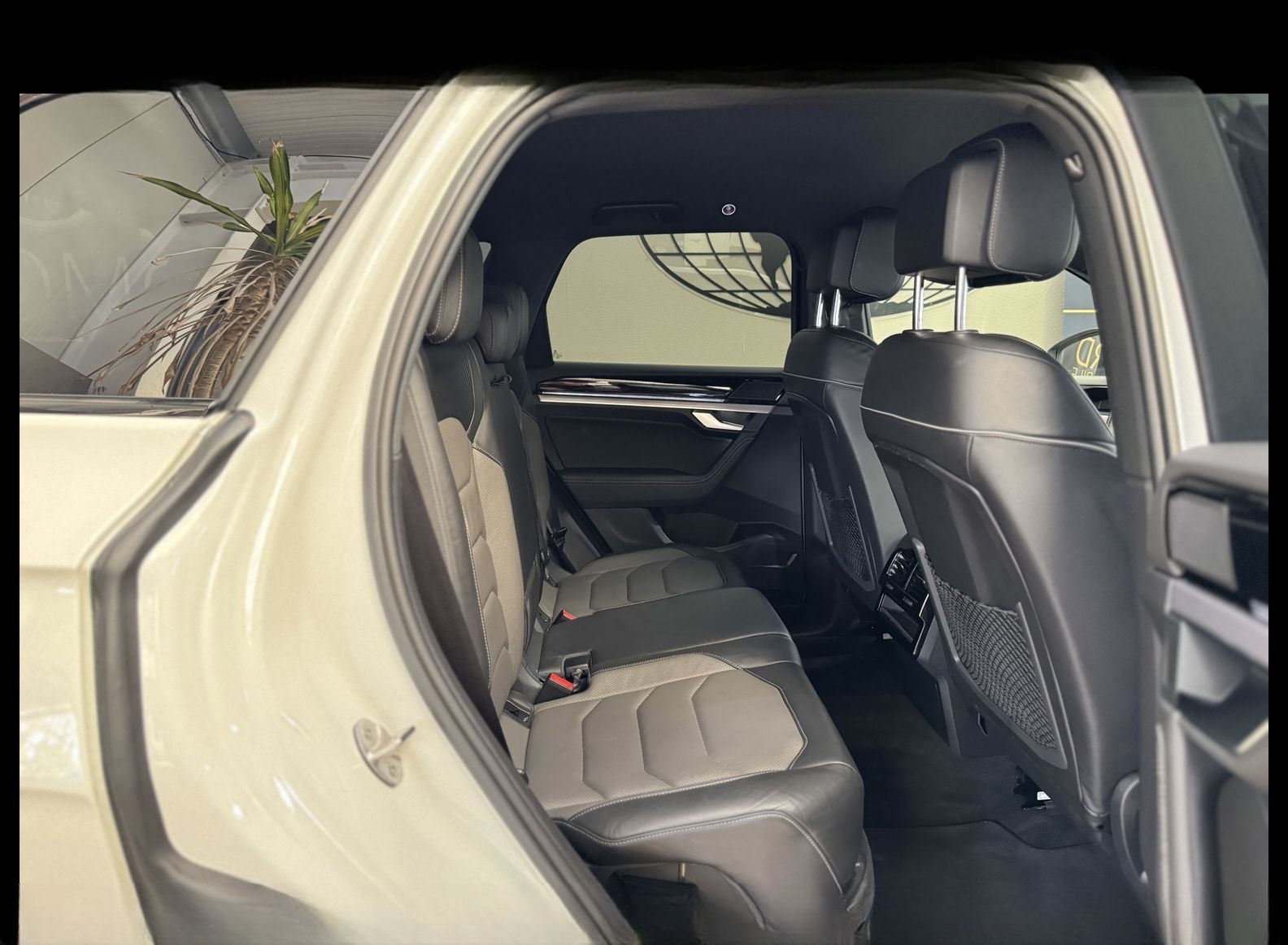 Volkswagen Touareg  3.0 TDI R-Line Black Style AHK/Matrix foto 16