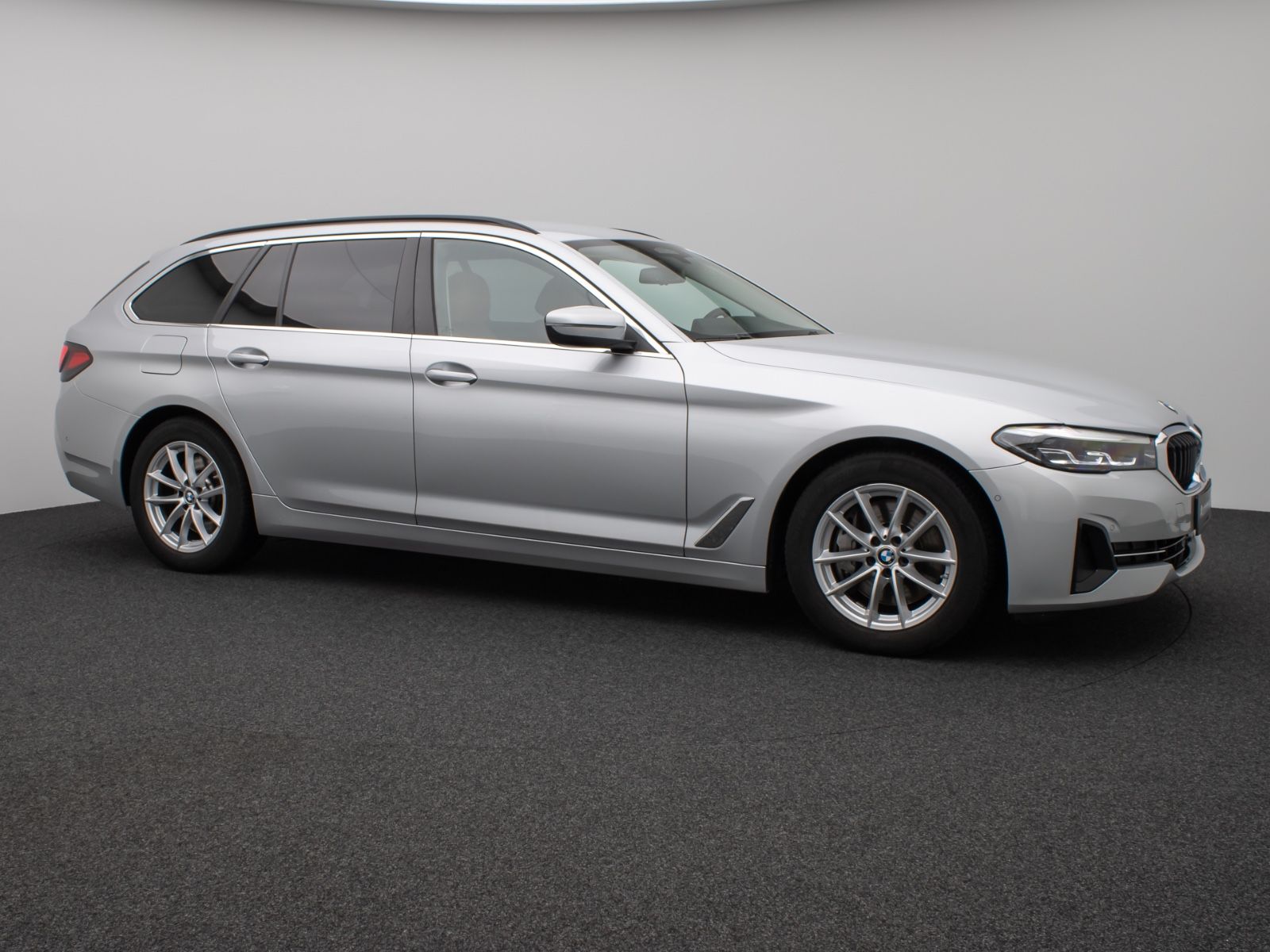 BMW 530d Tour HUD ACC Kamera DAB  Komfortzugang foto 4