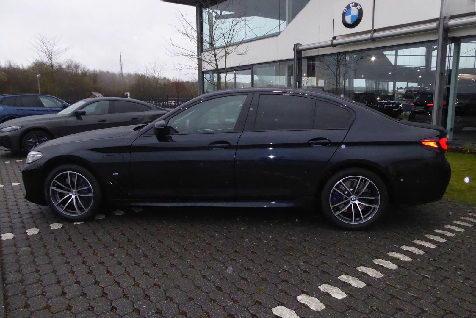 BMW 530e xDrive Lim. M-Sportpaket LCProf. Shz PDC DA foto 2