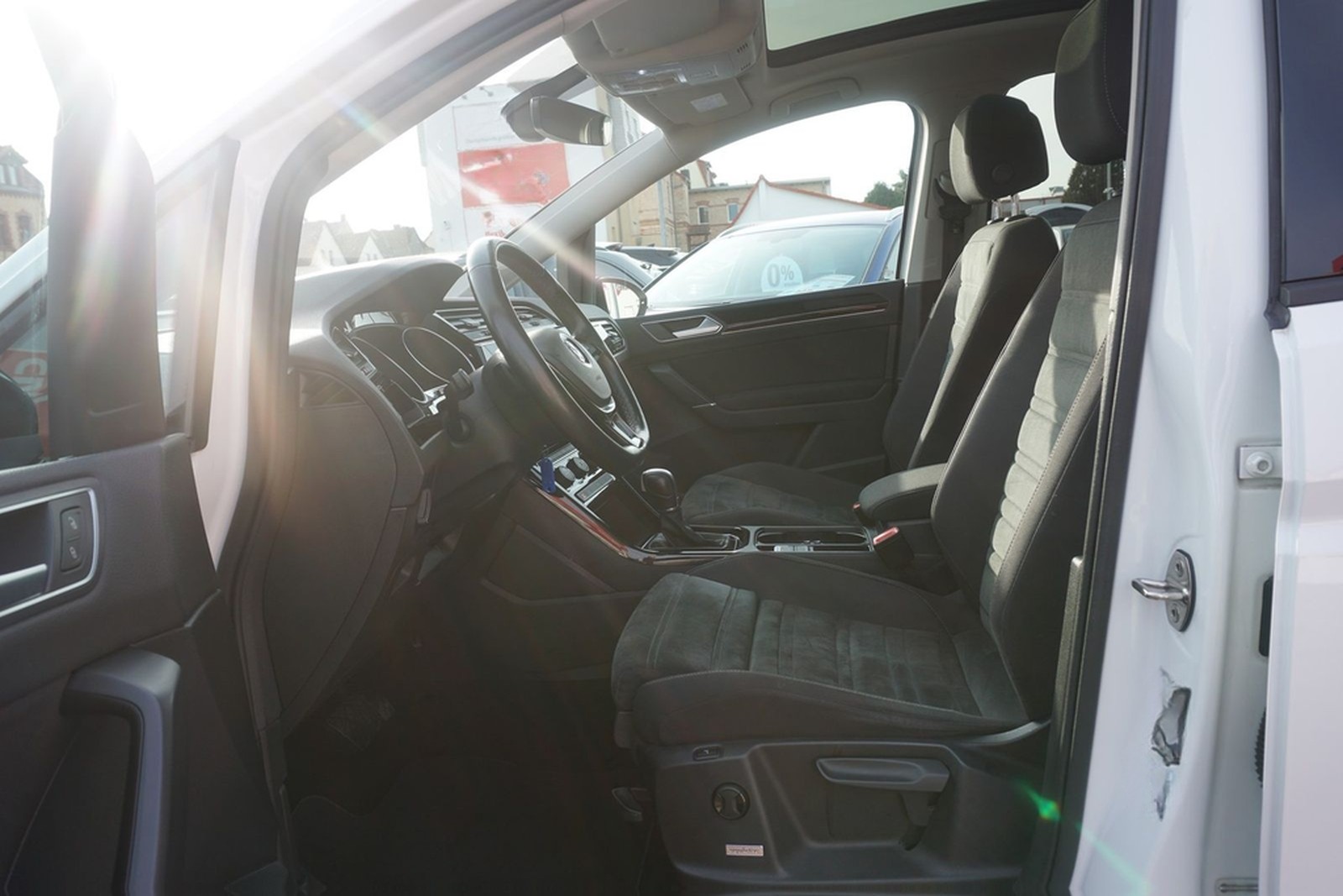 Volkswagen Touran 1.8 R-Line DSG LED Navi Panorama 7-Sitzer foto 11