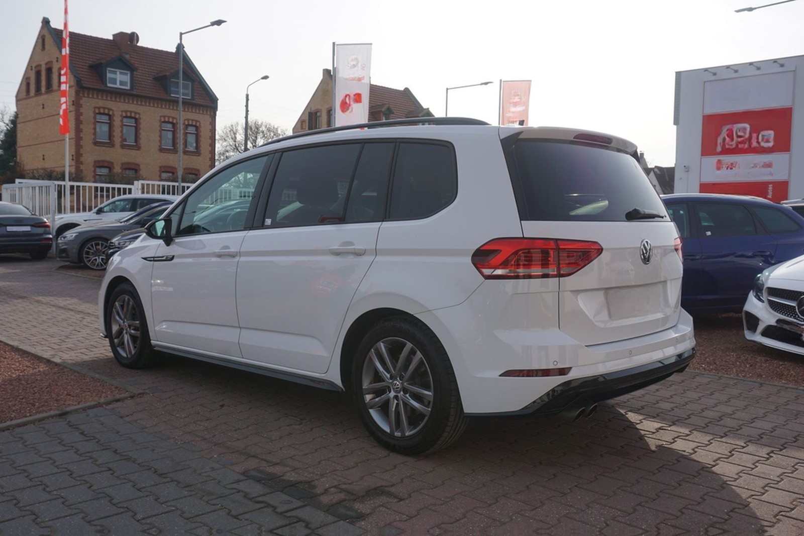 Volkswagen Touran 1.8 R-Line DSG LED Navi Panorama 7-Sitzer foto 3