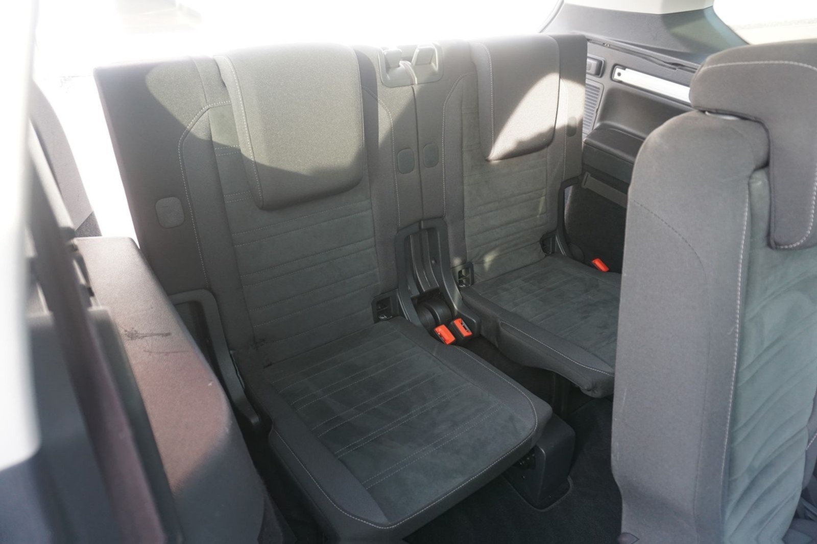 Volkswagen Touran 1.8 R-Line DSG LED Navi Panorama 7-Sitzer foto 32