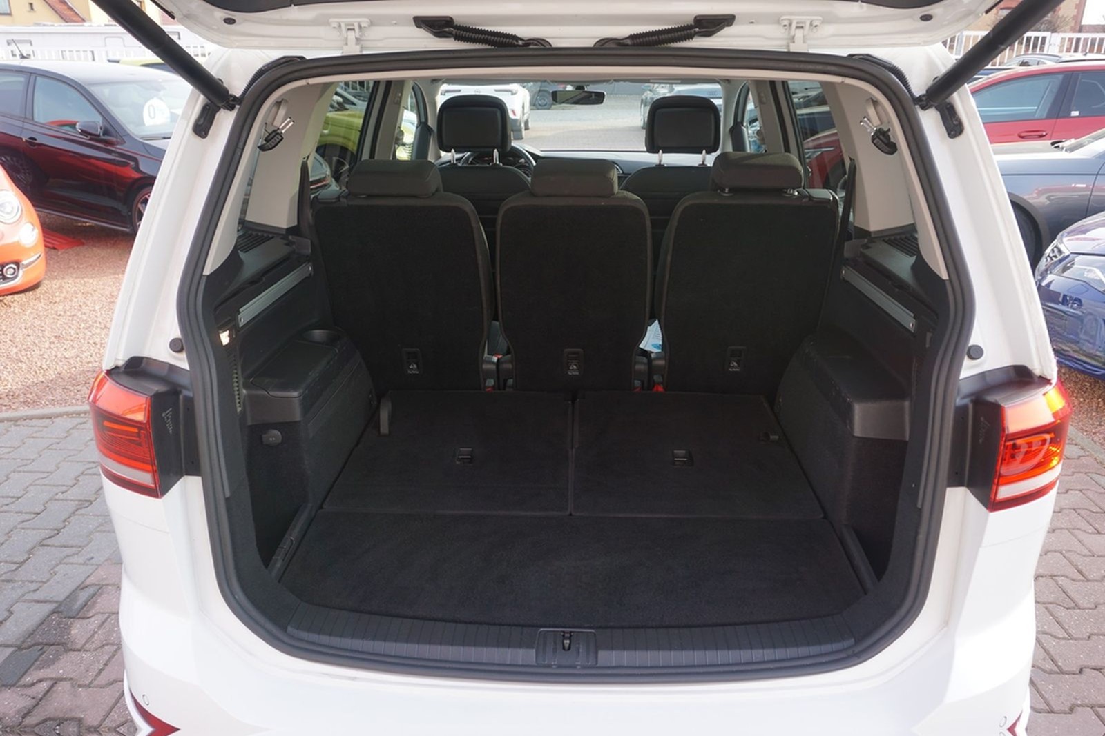Volkswagen Touran 1.8 R-Line DSG LED Navi Panorama 7-Sitzer foto 33