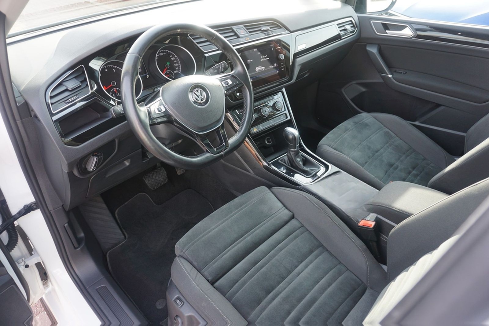 Volkswagen Touran 1.8 R-Line DSG LED Navi Panorama 7-Sitzer foto 10