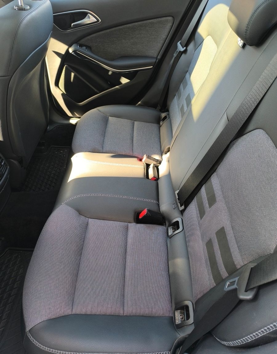 Mercedes-Benz CLA 200 - wenig km-Panorama Dach-super Zustand foto 8