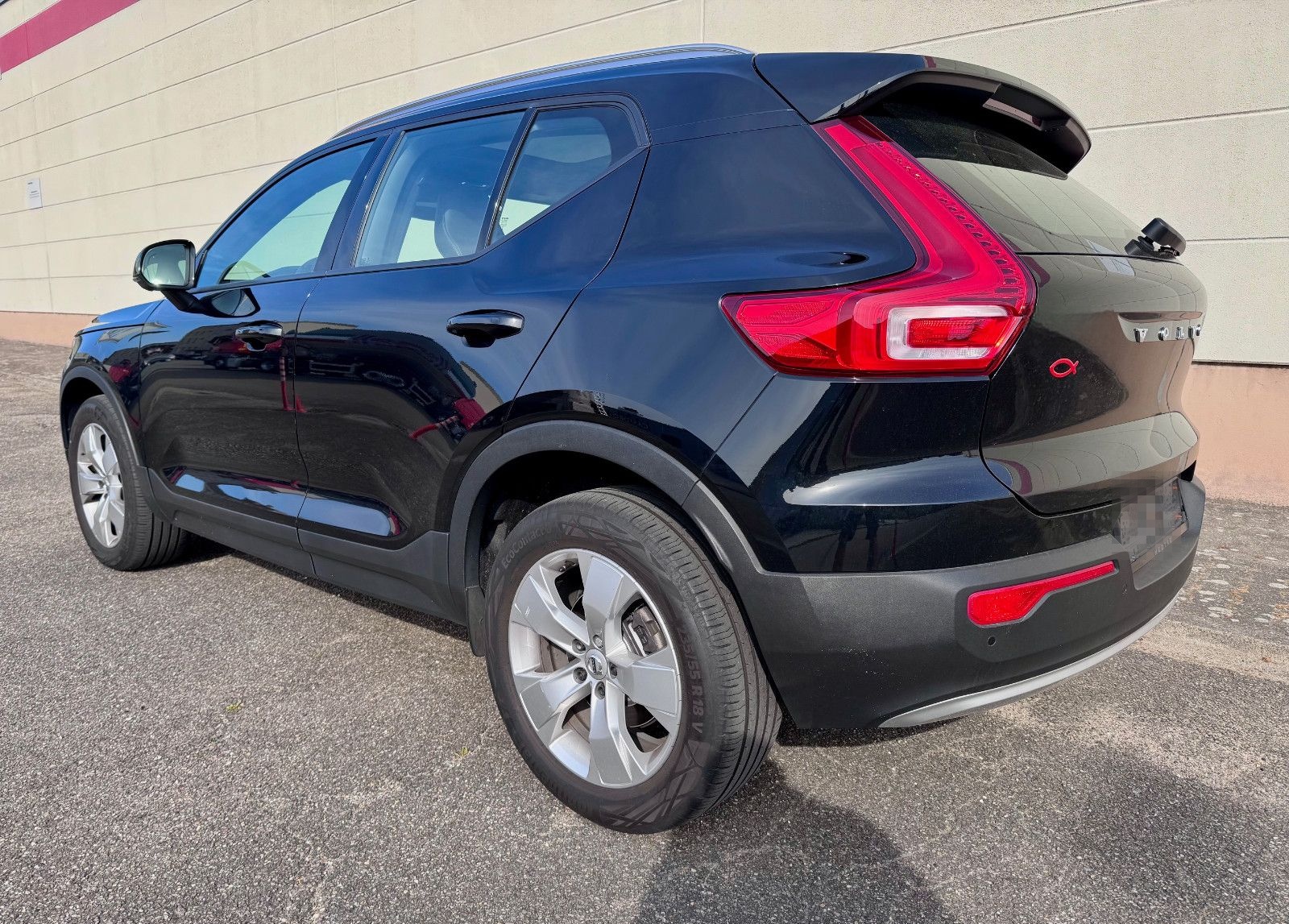 Volvo XC40 T4 Momentum Pro AWD LEDER+RADAR+PANO+360CAM foto 4