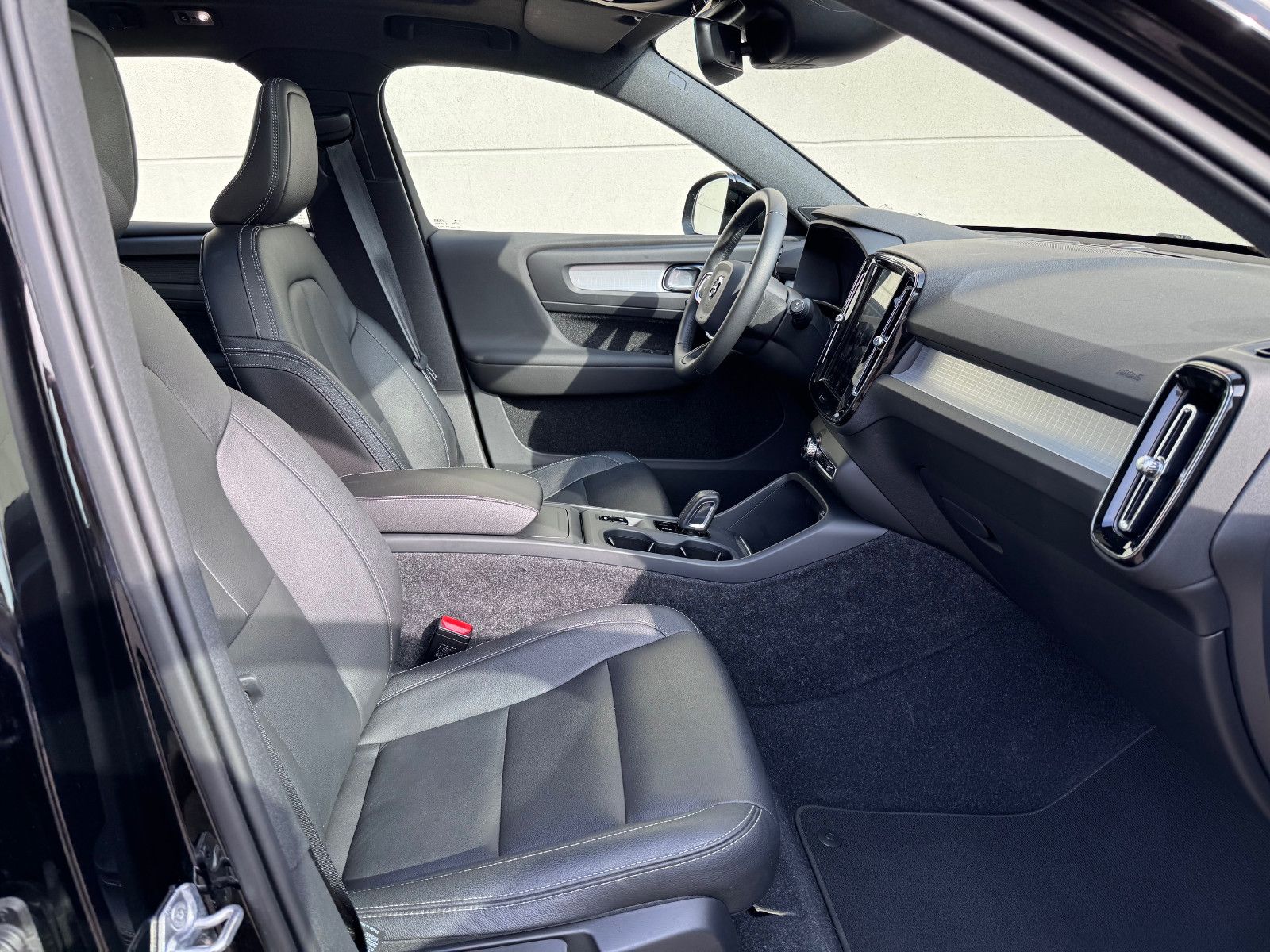 Volvo XC40 T4 Momentum Pro AWD LEDER+RADAR+PANO+360CAM foto 7