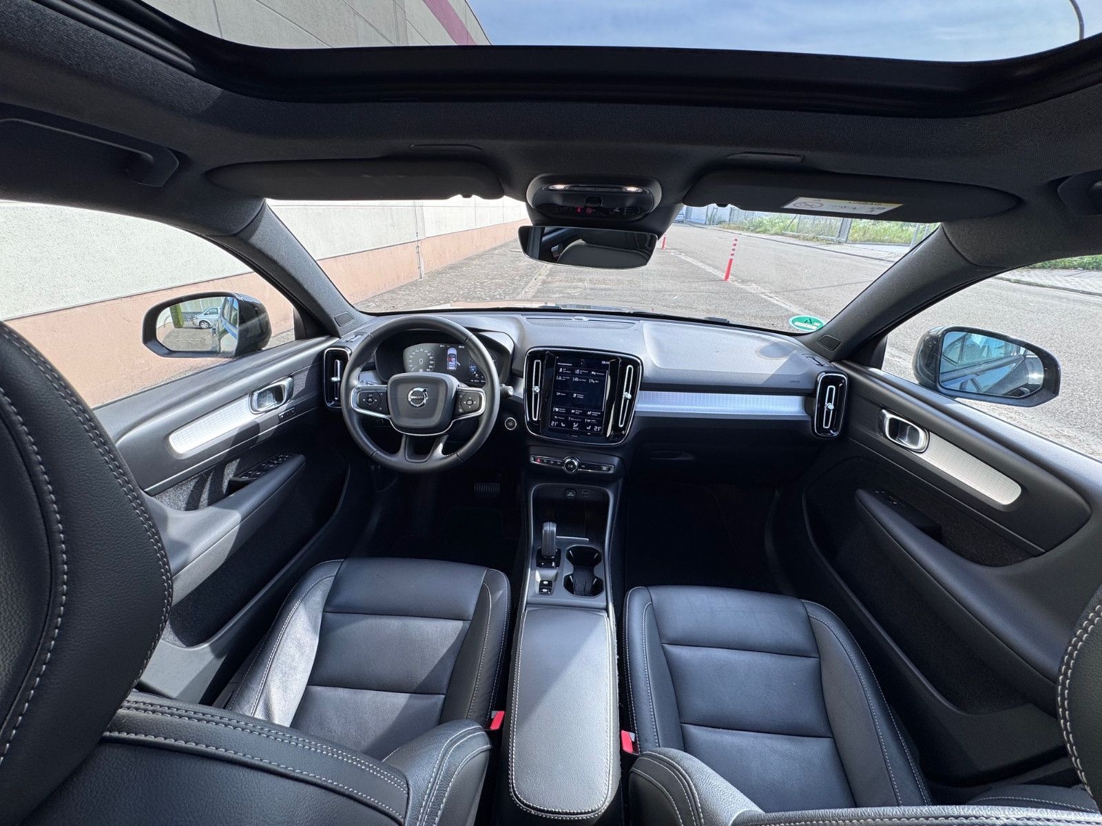 Volvo XC40 T4 Momentum Pro AWD LEDER+RADAR+PANO+360CAM foto 10