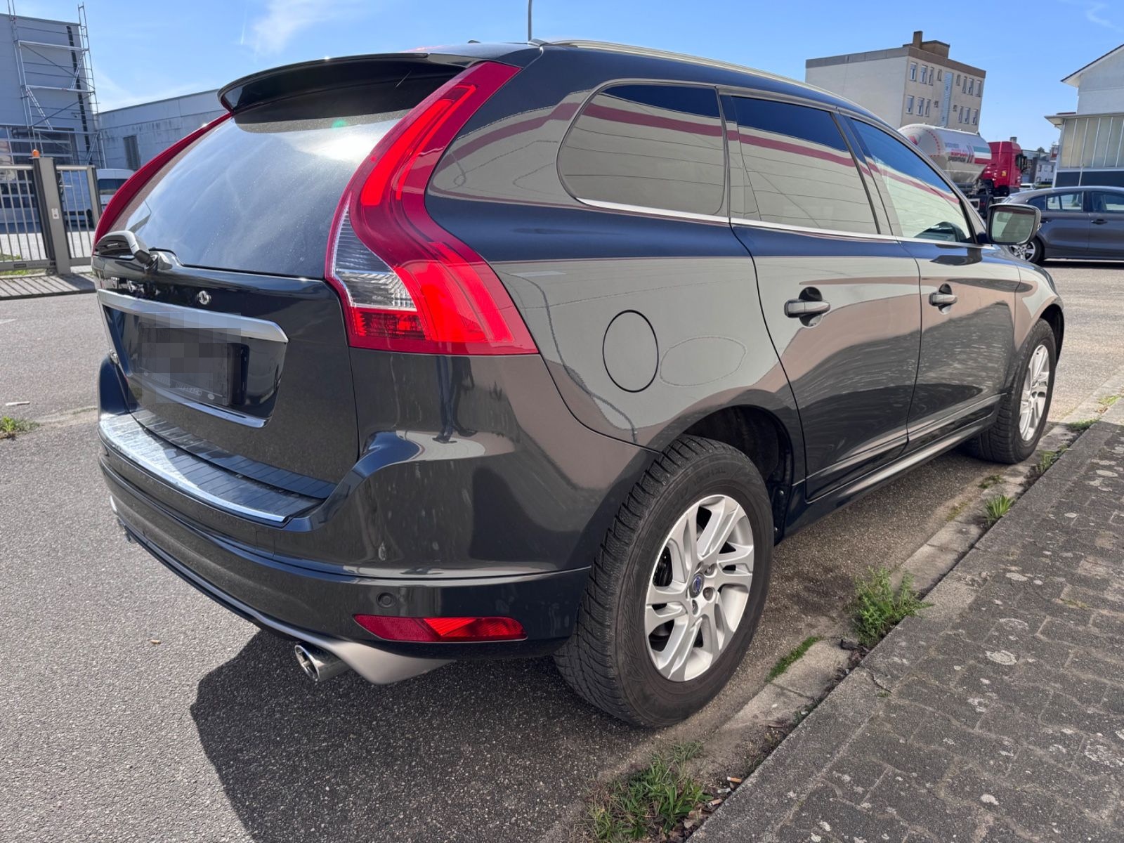 Volvo XC60 D4 AWD R-DESIGN LEDER+RADAR+PANO+STHZ.+BLIS foto 4